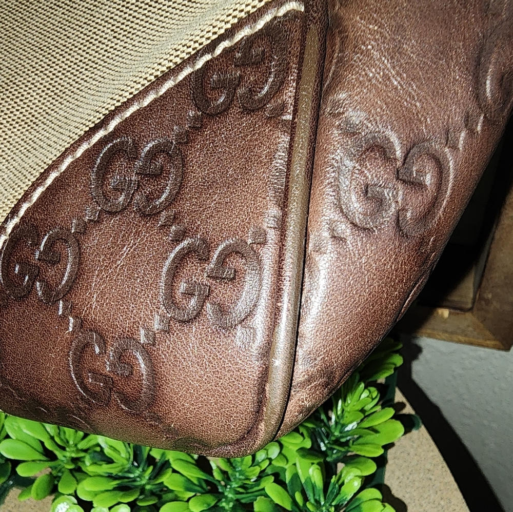 Gucci GG Signature-Trimmed Colbert Hobo - Picture 3 of 16